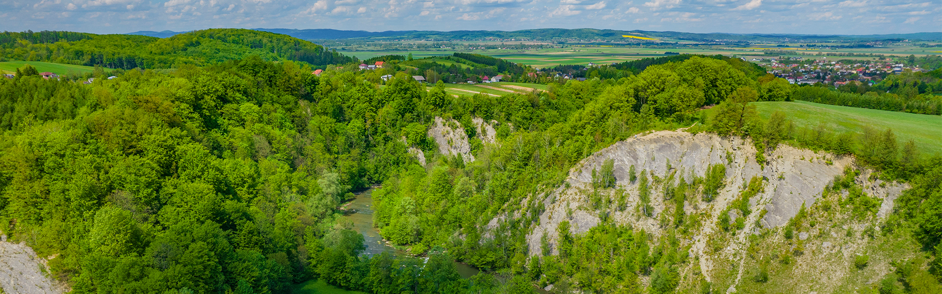 Krajobraz Karpat z tradycyjnymi produktami